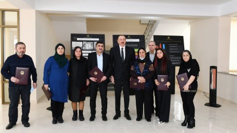 İlham Əliyev şəhid ailələri və əlillərə mənzillərin təqdimat mərasimində 
