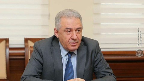 Ermənistan müdafiə naziri istefa verib?