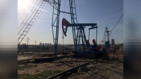 Azərbaycan nefti ucuzlaşmaqda davam edir