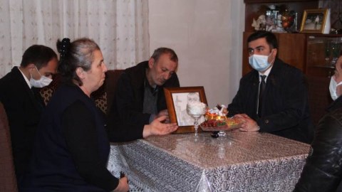 Şəhər rəhbərliyi qazi və şəhid ailələri ilə görüşüb