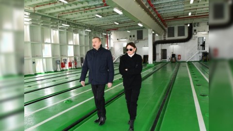 Prezident və birinci xanım Bakı gəmiqayırma zavodundakı mərasimlərdə... - YENİLƏNİB