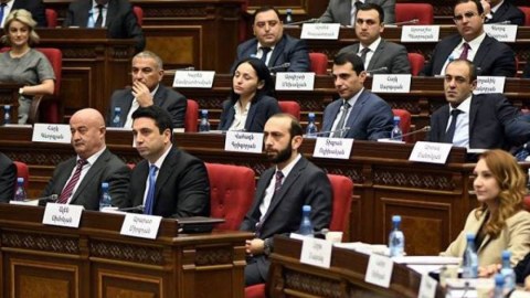 “Növbədənkənar seçkiləri bir şərtlə keçirə bilərik” – Ermənistan iqtidarı