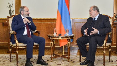 Sarkisyan Baş Qərargah rəisinin işini Konstitusiya Məhkəməsinə GÖNDƏRDİ