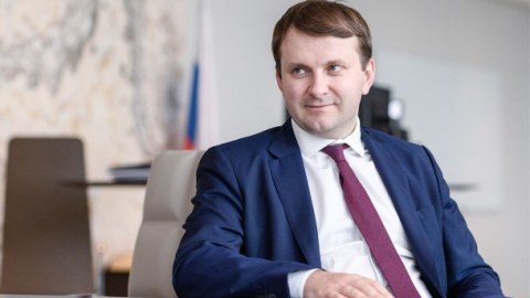 Putinin köməkçisi koronavirusa yoluxdu - FOTO