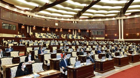 Deputatlar bu gün 8 məsələ üçün toplaşır - Milli Məclisdə iclas var