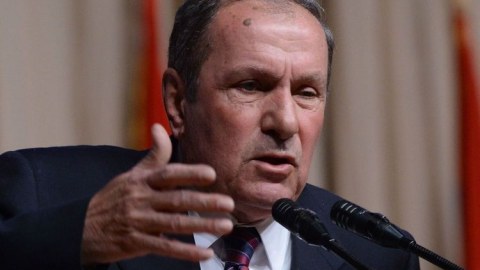 Ter-Petrosyan Ermənistanda hərbi çevrilişin əleyhinə ÇIXDI  