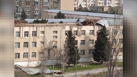 Dam örtüyü uçan məktəblərin təmirinə BAŞLANILDI