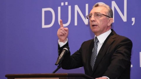 Eldar Əzizov Bakı Meriyasında müavinsiz işləyir…