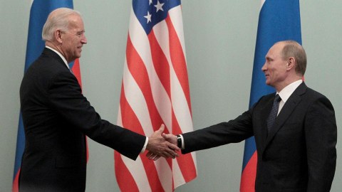 Putin Baydeni canlı efirdə debata çağırdı
