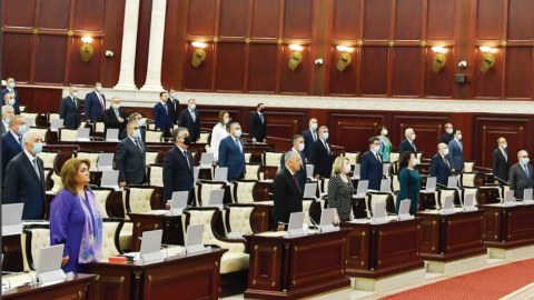 Deputatlara bu gündən vaksinin 2-ci dozası vurulur
