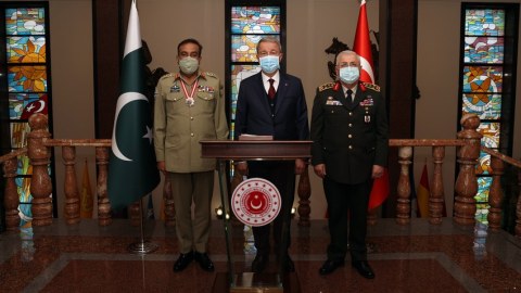 Hulusi Akar Pakistanın Baş Qərargah rəisi ilə görüşdü