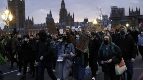 Londonda etiraz aksiyası: saxlanılanlar var