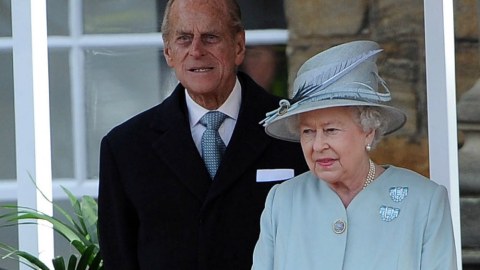 Britaniya kraliçası 95 yaşında DUL QALDI