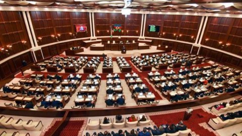Parlamentdə bələdiyyələrdən NARAZILIQ: “Fəaliyyəti dayandırılmalıdır”