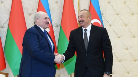 Lukaşenko Azərbaycandan nə “qoparmaq” istəyir?
