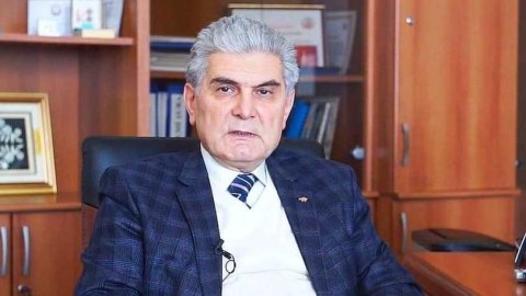 Tələbə rektoru təbrik etdi