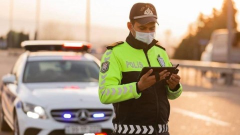 Polis şəhərdə maarifləndirmə tədbirləri aparır