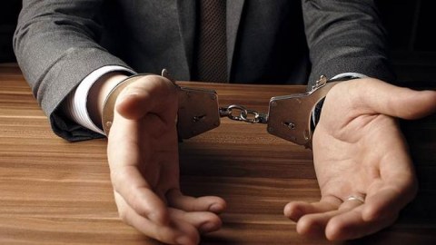 Həbsdə olan şəxsə 165 min manata “azadlıq” vəd verənin özü TUTULDU