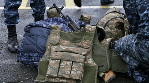 Gürcüstan Rusiyadan Ermənistana aparılan hərbi yükləri ərazisindən BURAXMADI