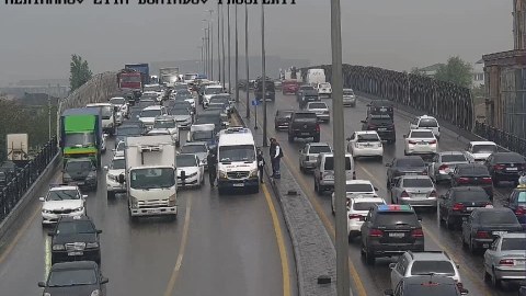 20 Yanvar dairəsi istiqamətində iki yol qəzası - tıxac yarandı