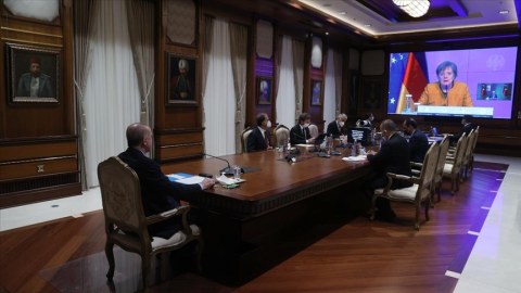 Ərdoğan Merkellə müzakirələr apardı