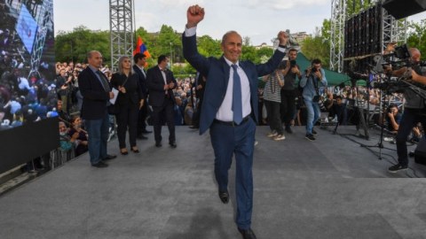 Görün Koçaryan nəylə öyündü - Ermənistanda pislə ən pis arasında seçim...