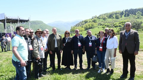 İlham Əliyev Şuşada jurnalistlərlə görüşdü