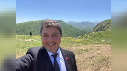 Azərbaycanlı deputat 29 il sonra evinə döndü - 