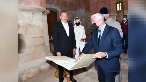 İlham Əliyev və ailəsi Müqəddəs Məryəm Ana kilsəsində olublar