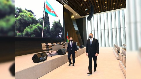İlham Əliyev İqtisadiyyat Nazirliyinin yeni binasının açılışında - FOTOLAR
