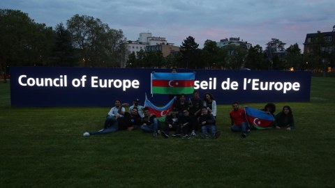 Avropa Şurasının baş qərargahı Azərbaycan bayrağının rəngləri ilə işıqlandırıldı