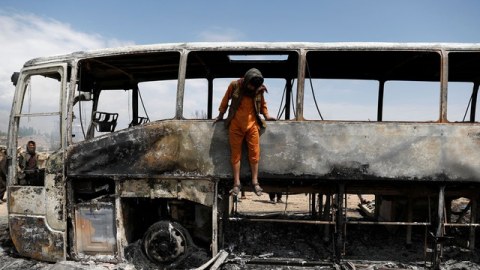 Əfqanıstanda müəllimləri daşıyan avtobus partladıldı - 3 ölü, 15 yaralı var