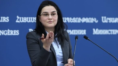 Anna Naqdalyan da istefa ərizəsini YAZDI