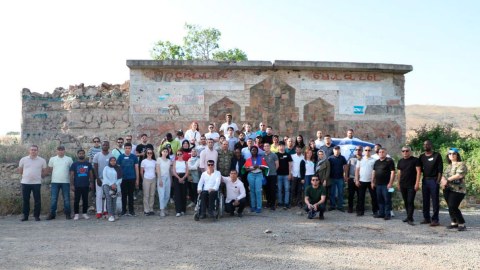Əcnəbi tələbələr azad olunmuş rayonlarda - FOTOLAR