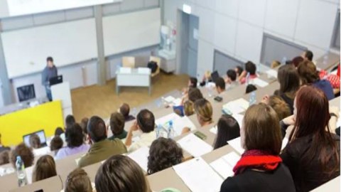 Rusiyada tələbə qız imtahan zamanı öldü