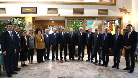Çavuşoğlu azərbaycanlı deputatlarla görüşüb