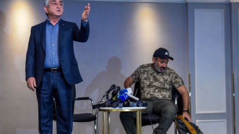 Sarkisyan Paşinyana 24 saat vaxt verdi 