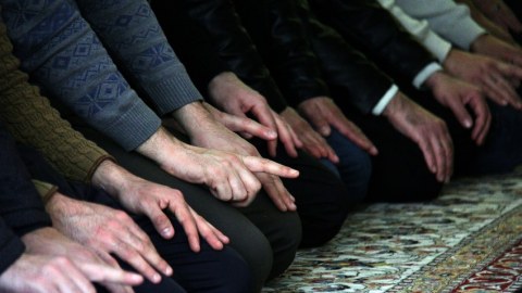 Azərbaycanda ibadət edənlər: qadınlar daha çox dindardır, yoxsa kişilər...