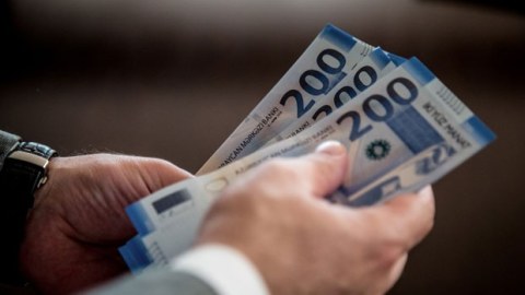 Orta aylıq əmək haqqının məbləği azalıb - RƏSMİ