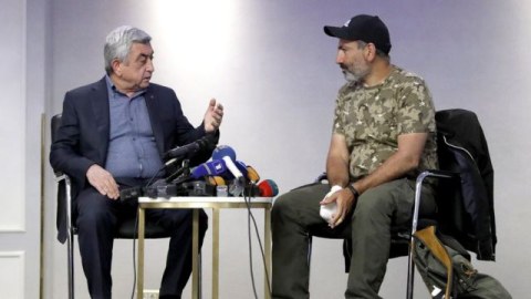 Sarkiasyan Paşinyanı TƏHQİR ETDİ: “Əlindən alıb başına çırpmalıyıq!”  