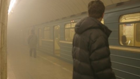 Metro tüstüləndi - qatarlar gecikdi