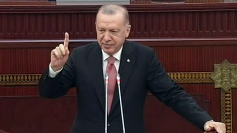 Ərdoğan parlamentdəki çıxışını şeirlə bitirdi - VİDEO