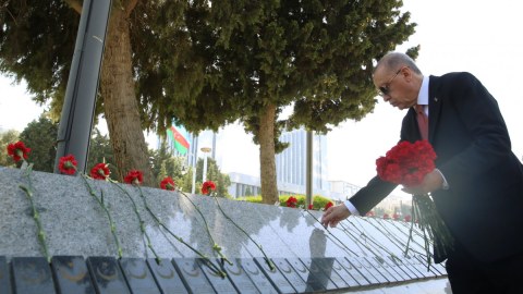 Ərdoğan Bakıda Türk şəhidliyini ziyarət etdi - FOTO
