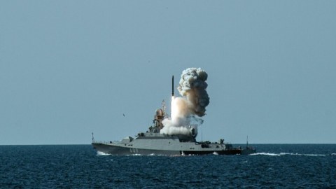 NATO ilə Rusiya arasında silahlı İNSİDENT: Atəş açıldı, təyyarələr bombaladı