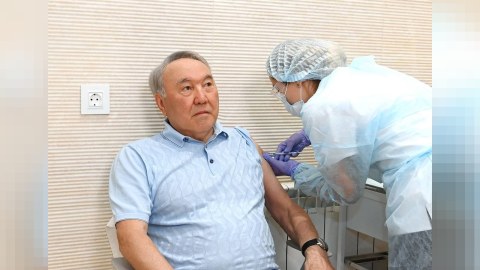 Nazarbayev Rusiya vaksinini SEÇDİ