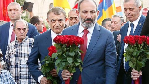 İrəvanda məmurların yeni hökumətin vəzifələri uğrunda mübarizəsi QIZIŞIR  