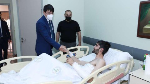 Fuad Muradov İstanbulda müalicə alan qazilərimizə baş çəkib - FOTO