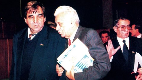 Unudulan deputatlar: Həyat yoldaşı və qızı qətlə yetirilən akademik - FOTOLAR  