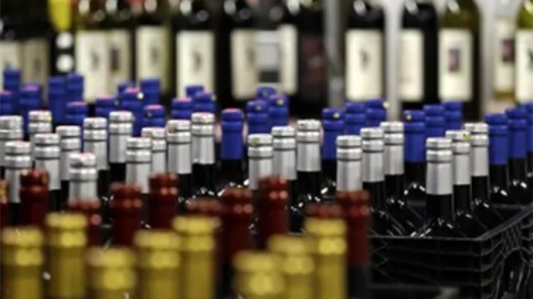 Türkiyədə saxta içki can aldı: ölənlər var