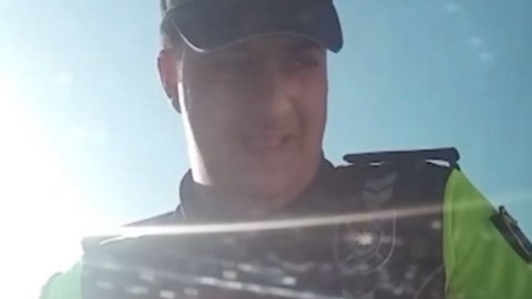 Sürücüdən rüşvət aldığı iddia edilən polis CƏZALANDIRILDI